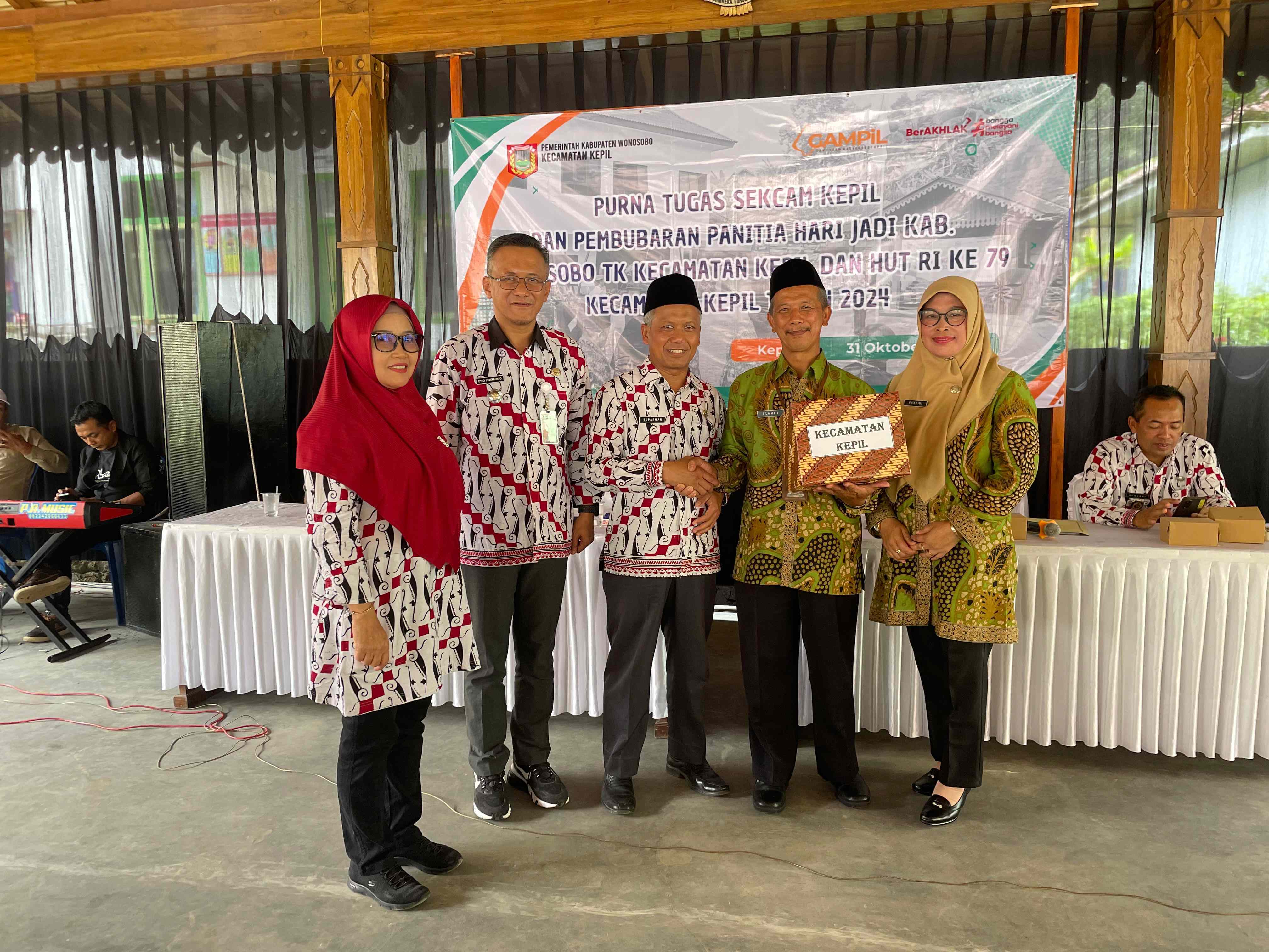 pelepasan-purna-tugas-sekcam-kepil