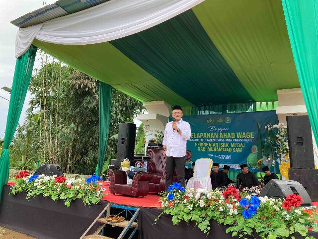 PENGAJIAN SELAPANAN FATAYAT DAN MUSLIMAT NU ANAK CABANG KEPIL DI DESA BERAN