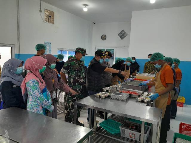 Pastikan Kualitas Makanan Baik, Tim Forkopimca Kepil Dan Puskesmas Kepil I Lakukan Monev Di SPPG Beran Kulon Kepil